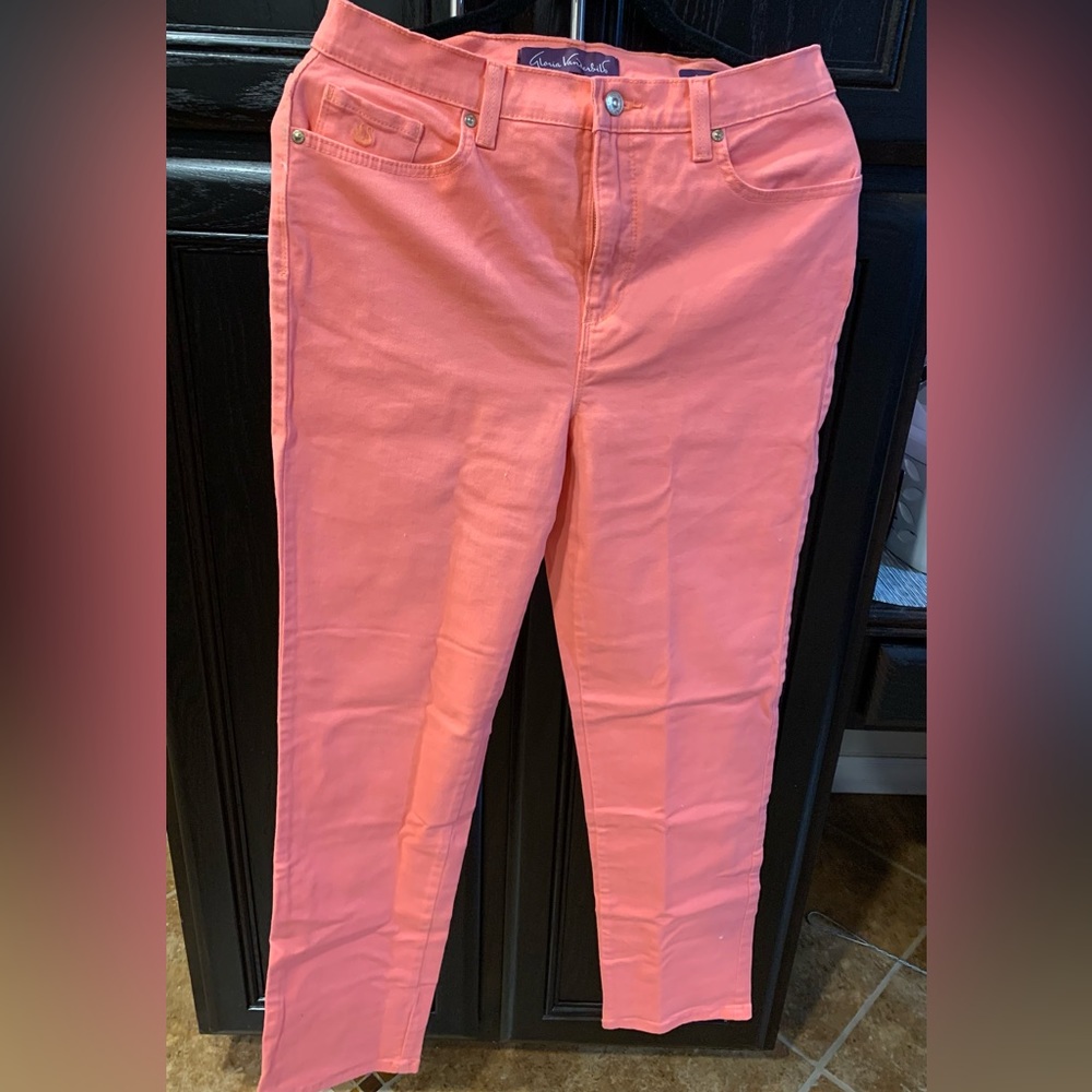 Gloria Vanderbilt Slimming jeans. Size10
